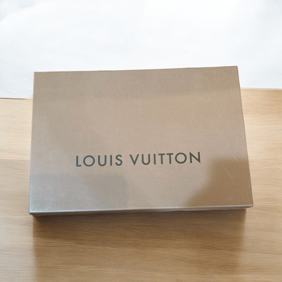 Louis Vuitton Monogram Shine Shawl M74026 - Picture 6 of 7